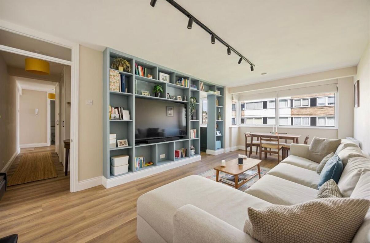 Alderbrook, Queenswood Gardens — bespoke bookcase living room